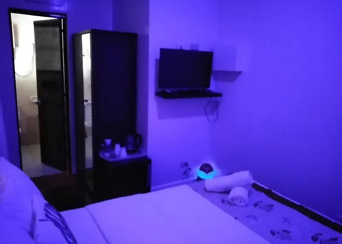 Hostel Halfway House Mactan Cebu Airport